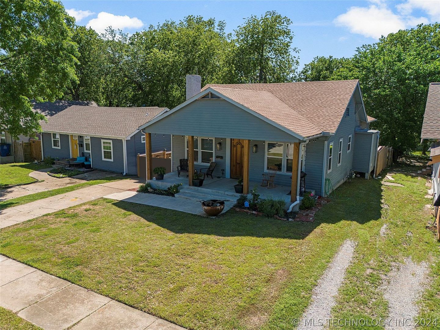 Charming 3 Bed, 2 Bath Bungalow Near Downtown Tulsa! – photo 2