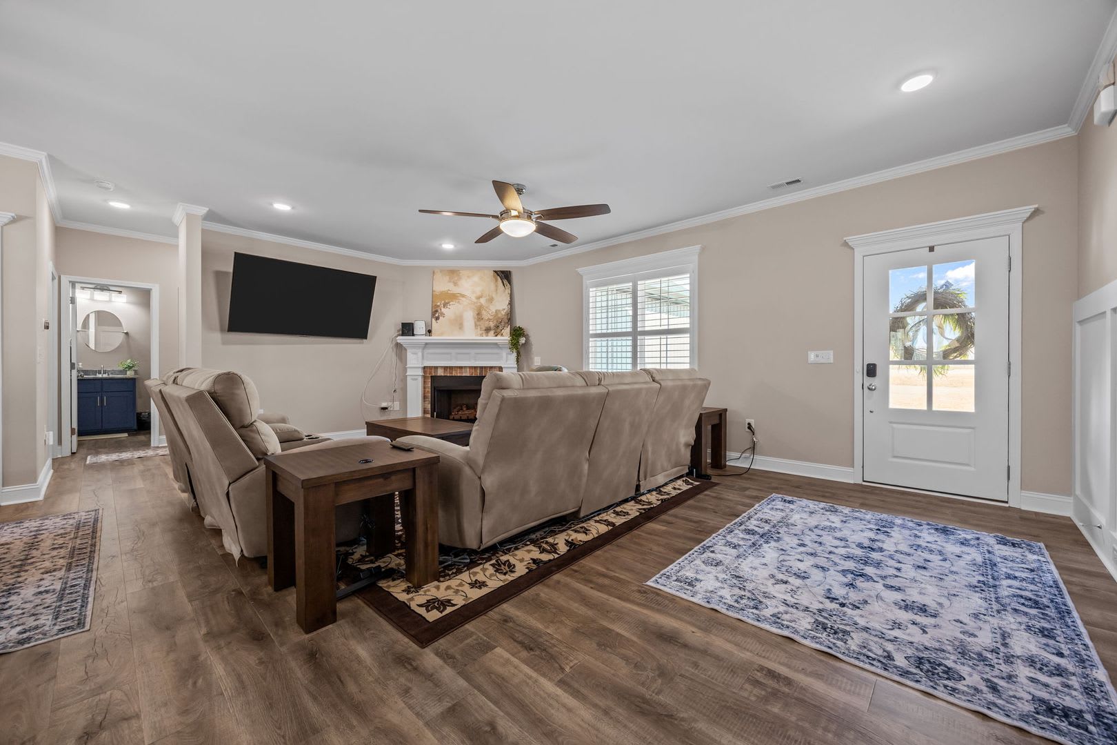 FULLY FURNISHED EXCLUSIVE SHORT AND MIDTERM RENTAL ONLY – photo 5