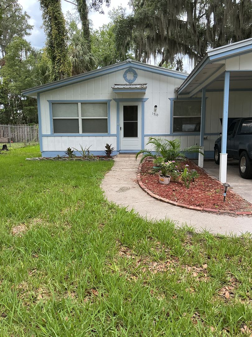 MOVE-IN SPECIAL: Receive $500 off your second month’s rent! – photo 1