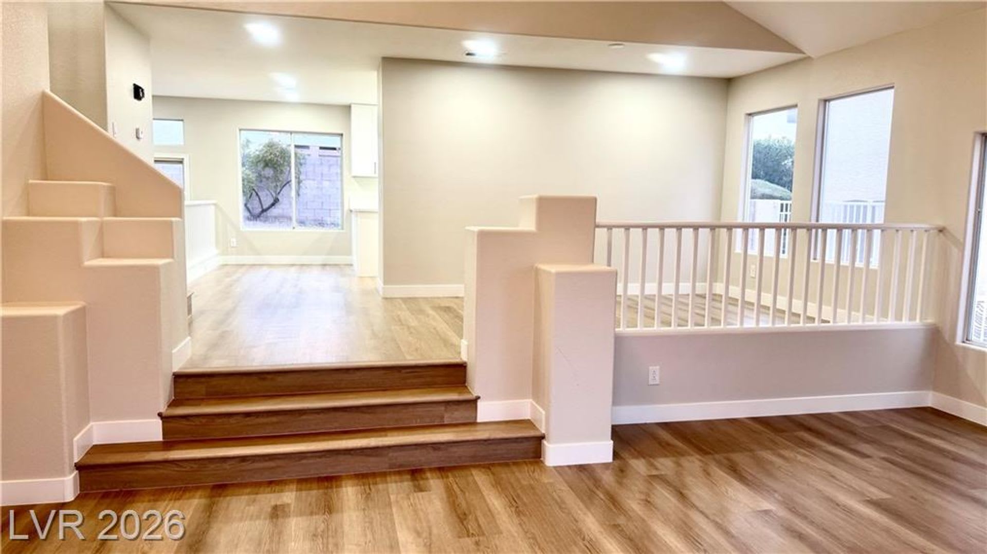 Beautiful Open Floor Plan 3 Bedrooms 2 5 Bathroom Located Southwest Near Shopping Schools And The 215 – photo 5