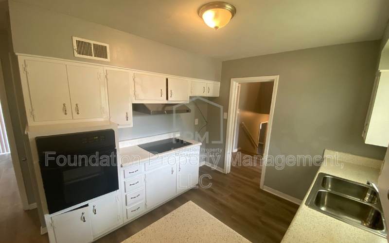 2582 Capewood Drive – photo 3