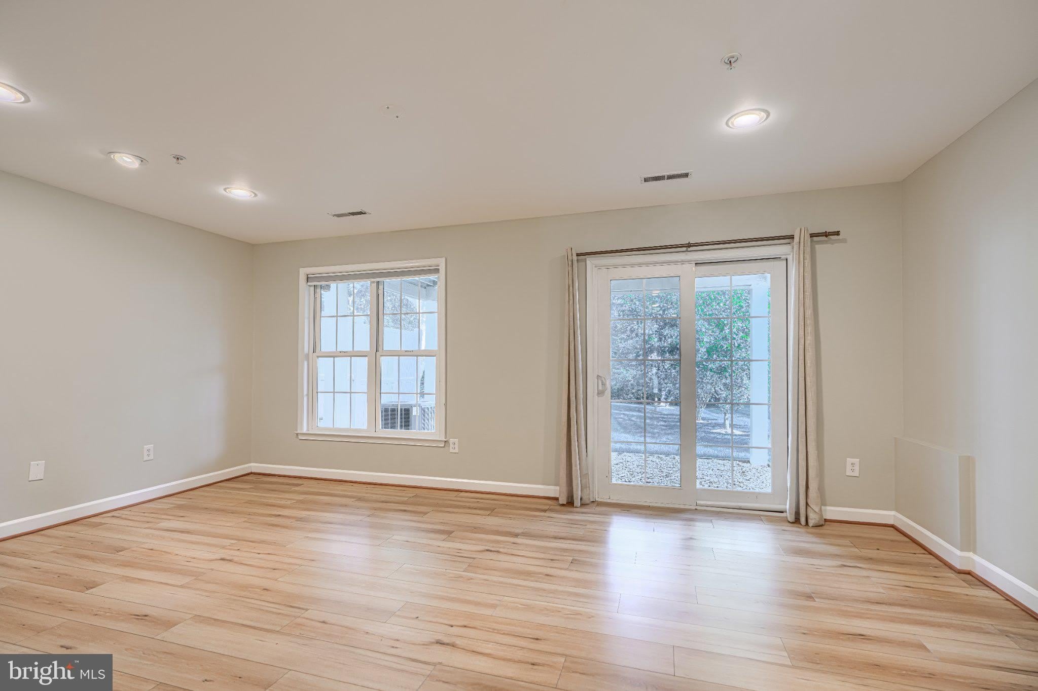 5407 Commerce Row – photo 3