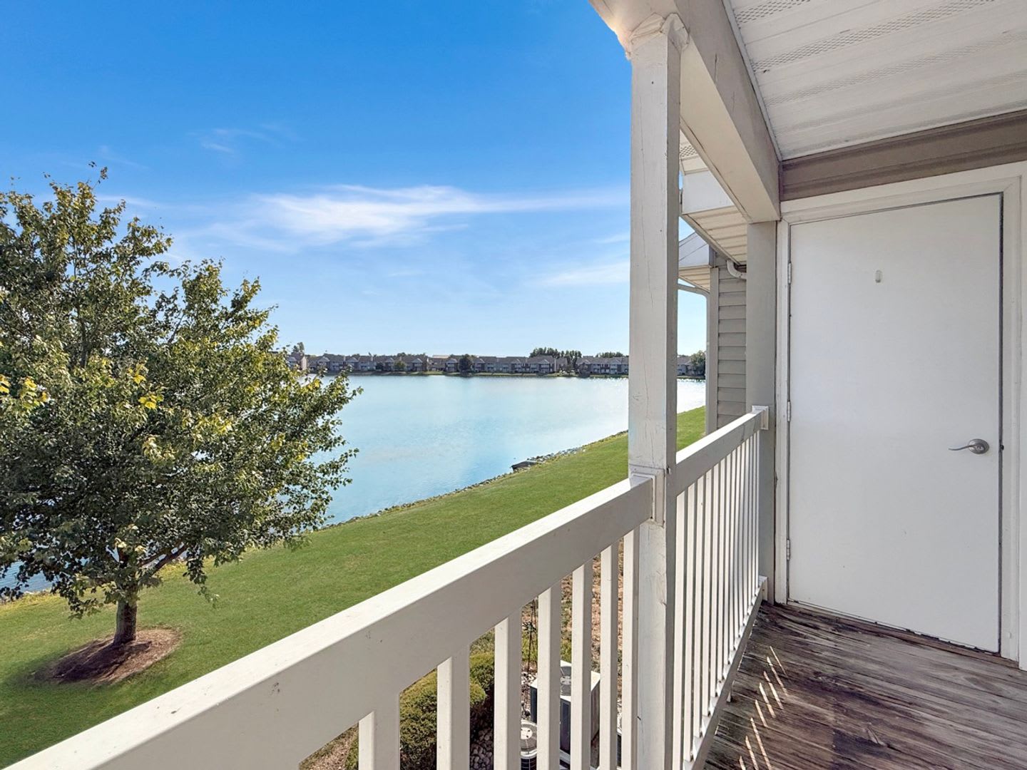 Luxurious Lakeside Living Spacious 2 Bedroom Retreat Starting At 1 339 1 424 – photo 4