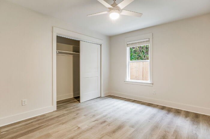 7203 Mobile Highway – photo 3
