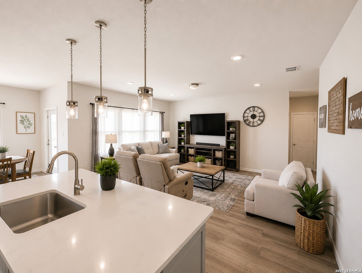6738 Shiraz Way – photo 5