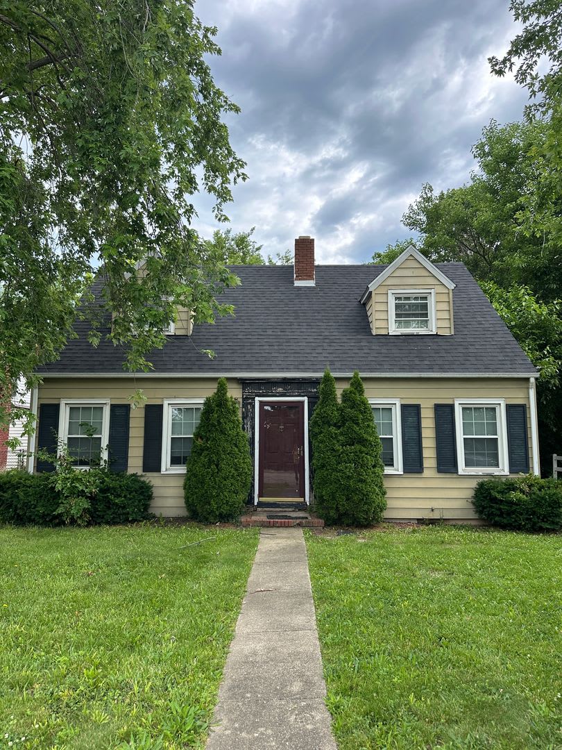 The Off-Campus Sweet Spot: 4 Beds, 2 Baths – photo 1