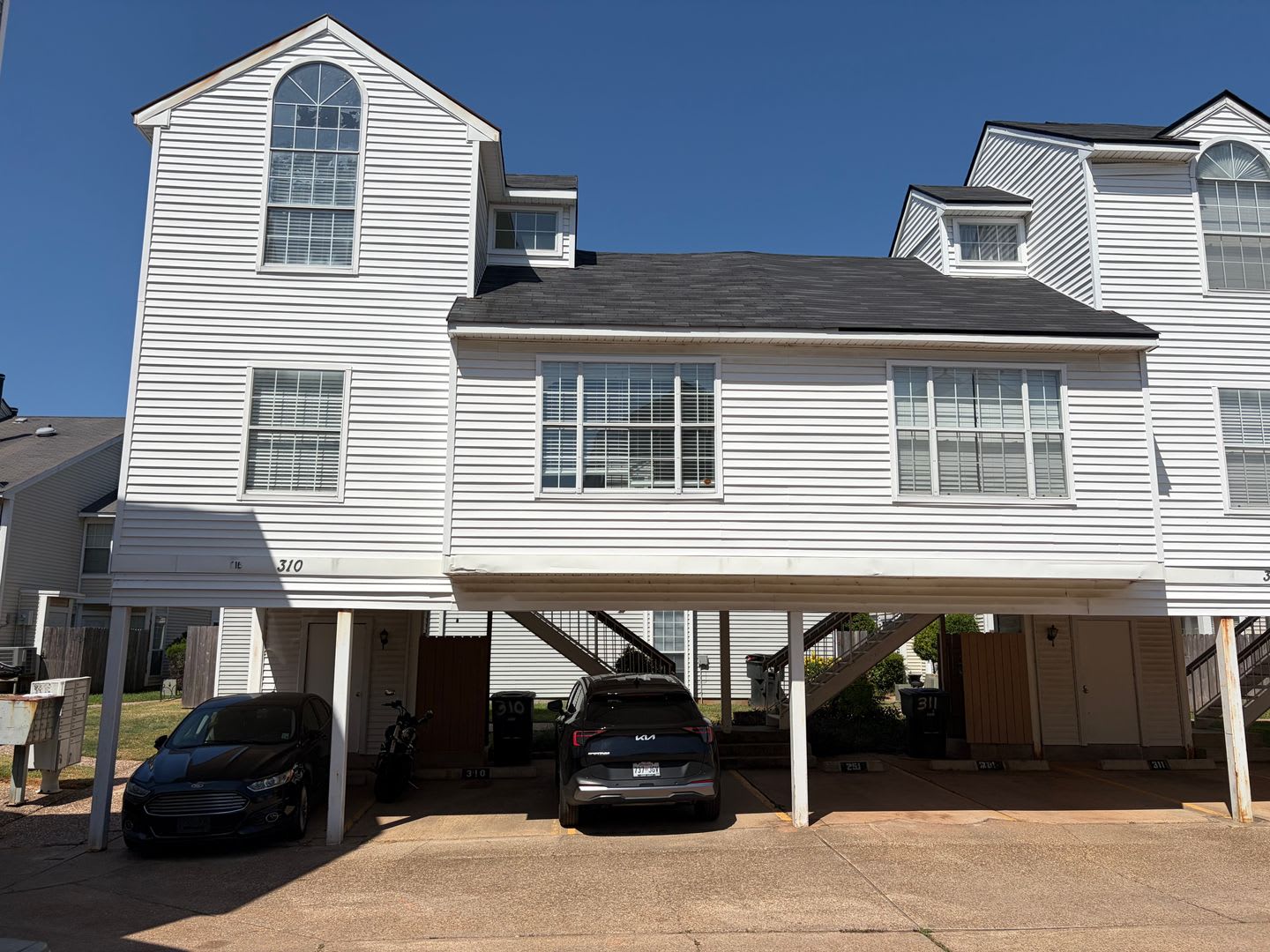 Remodeled 2 Bedroom Unit In Cobblestone – photo 1