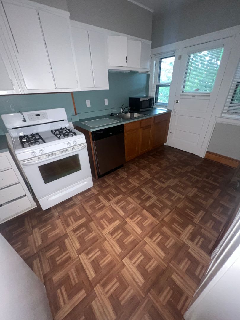 1596 Ridgefield Road – photo 3