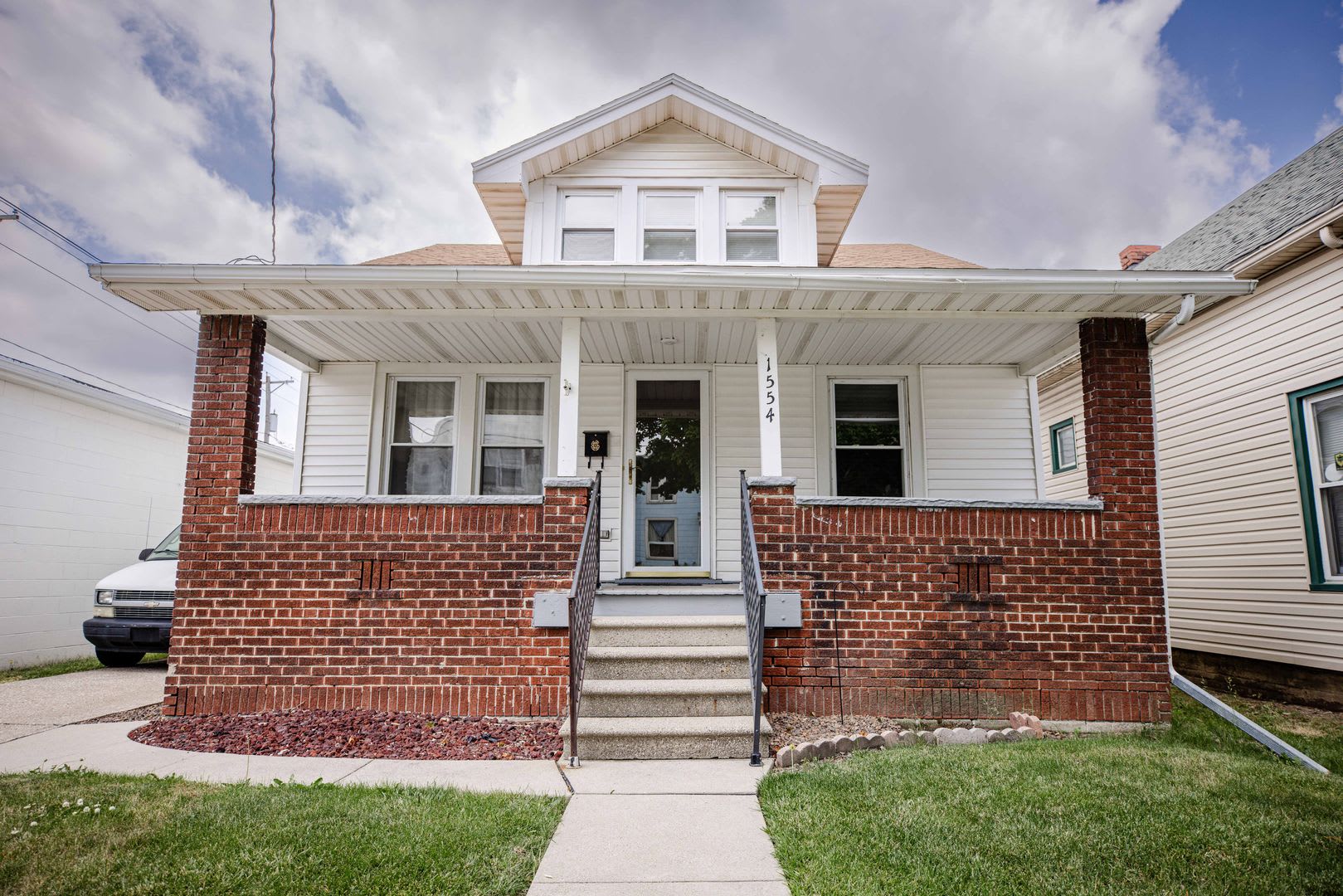 Beautiful Two Bedroom Home With Large Upstairs Bonus Room New Appliances Washer And Dryer Many Amenities – photo 1