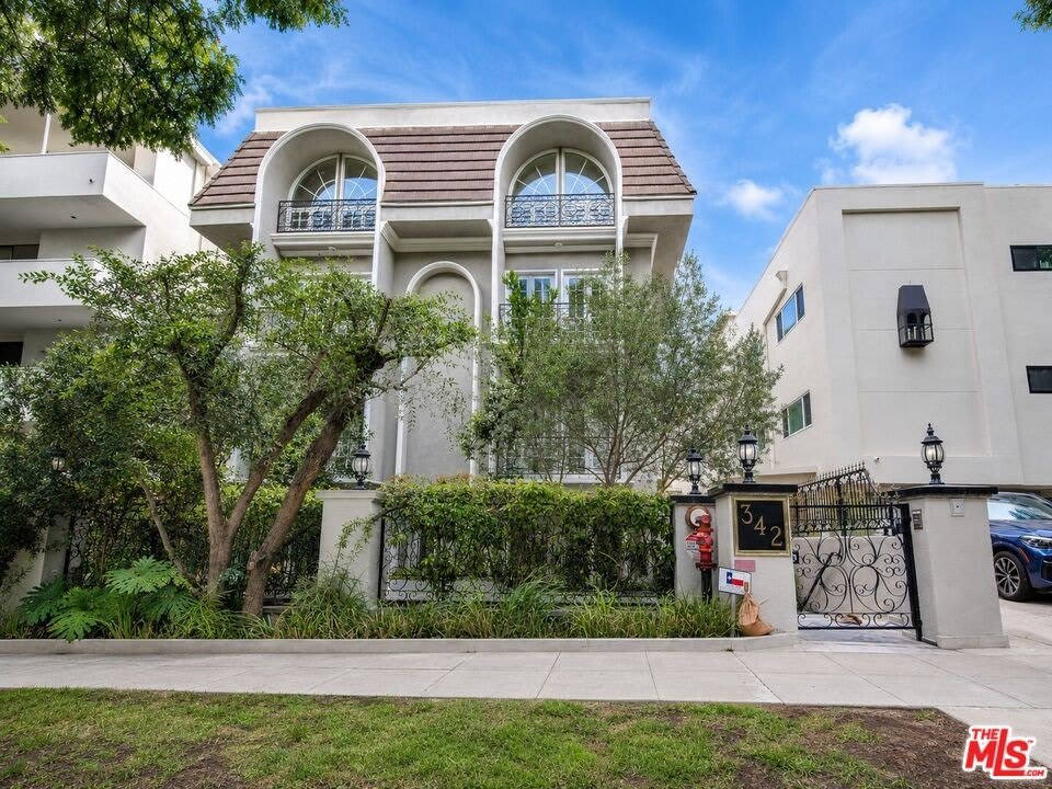 342 N Palm Dr – photo 2