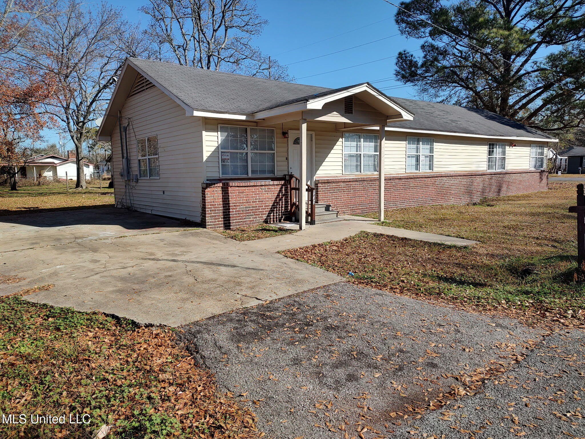 5443 Hubert Street – photo 2
