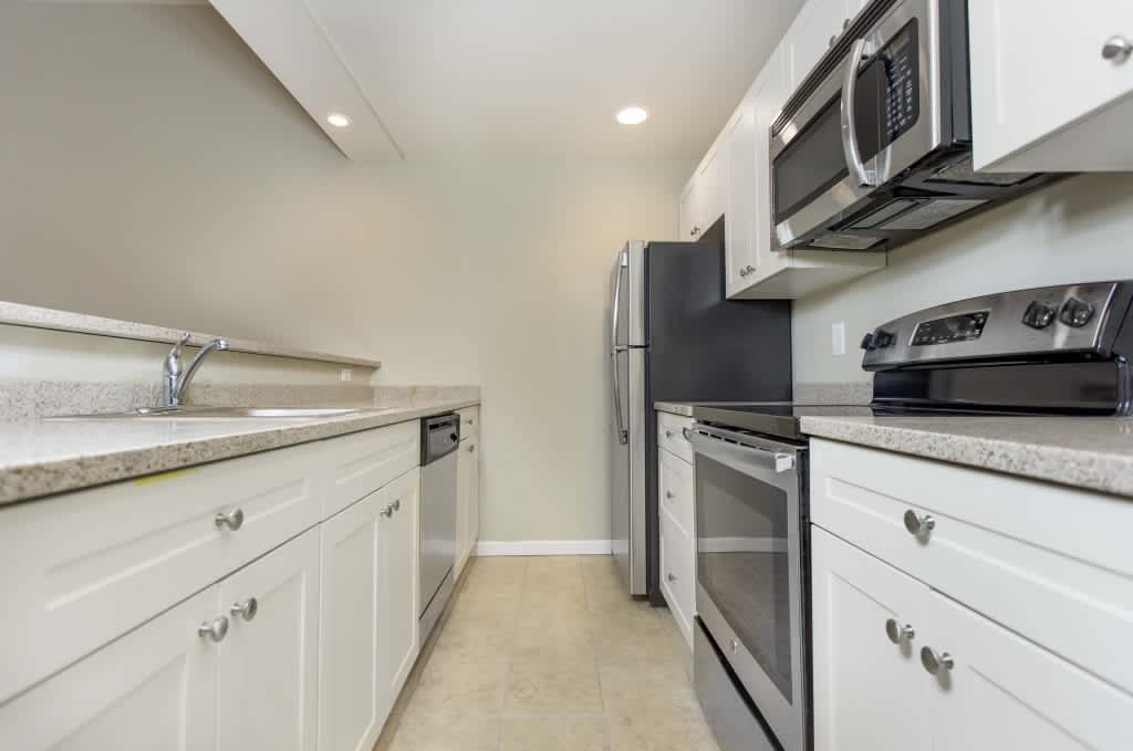 Colonial Apartments – photo 3