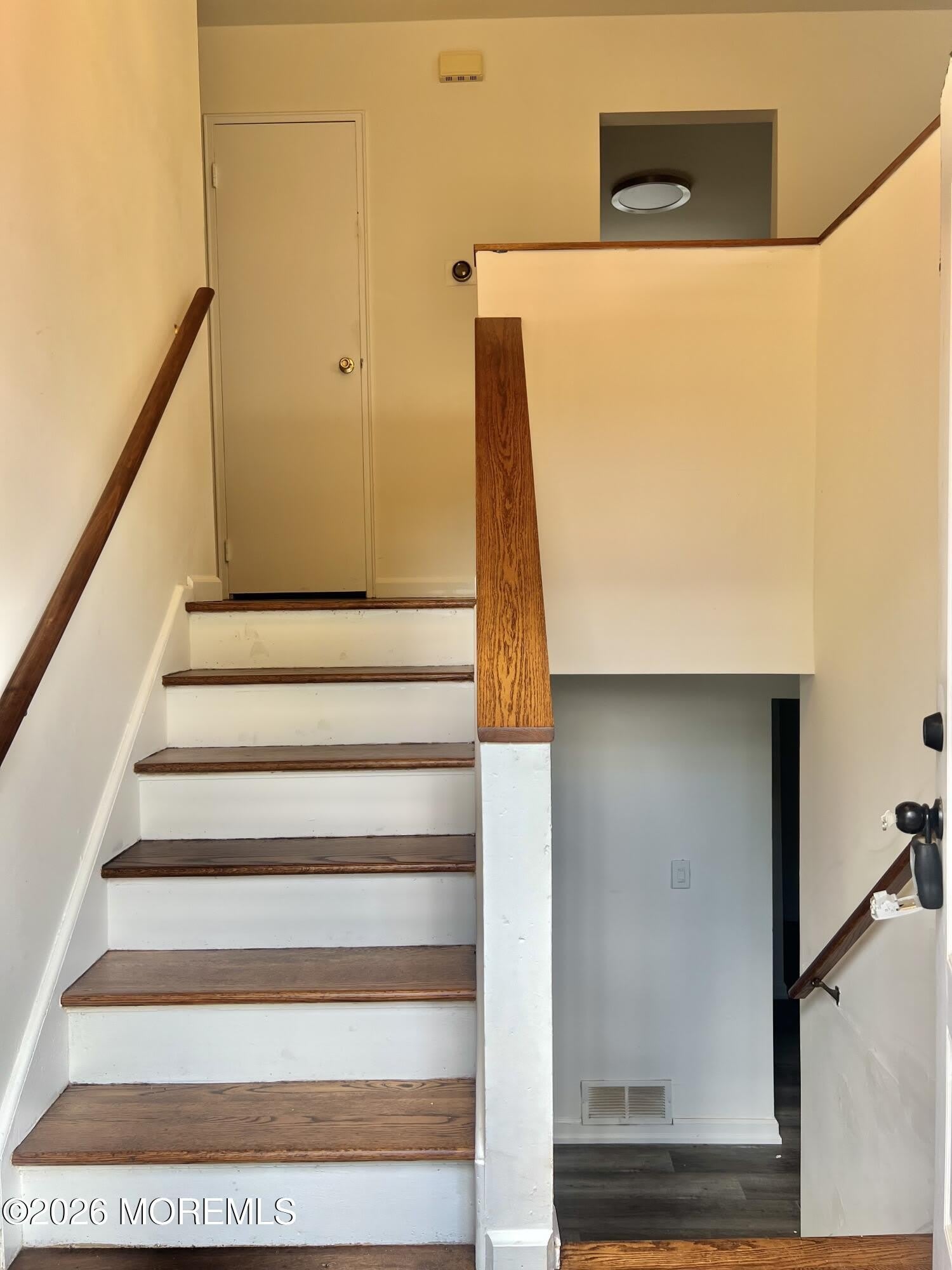 12 White Drive – photo 3