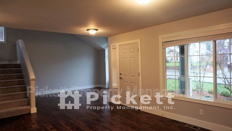 2037 Ne Gustaf St – photo 3