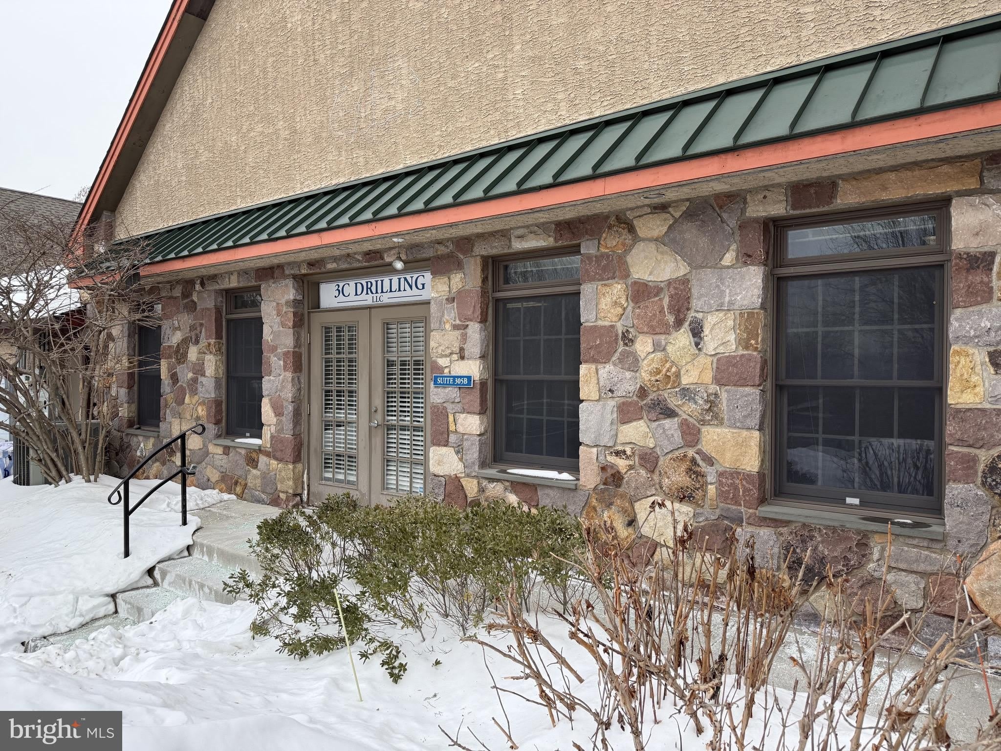 1456 FERRY Road – photo 2