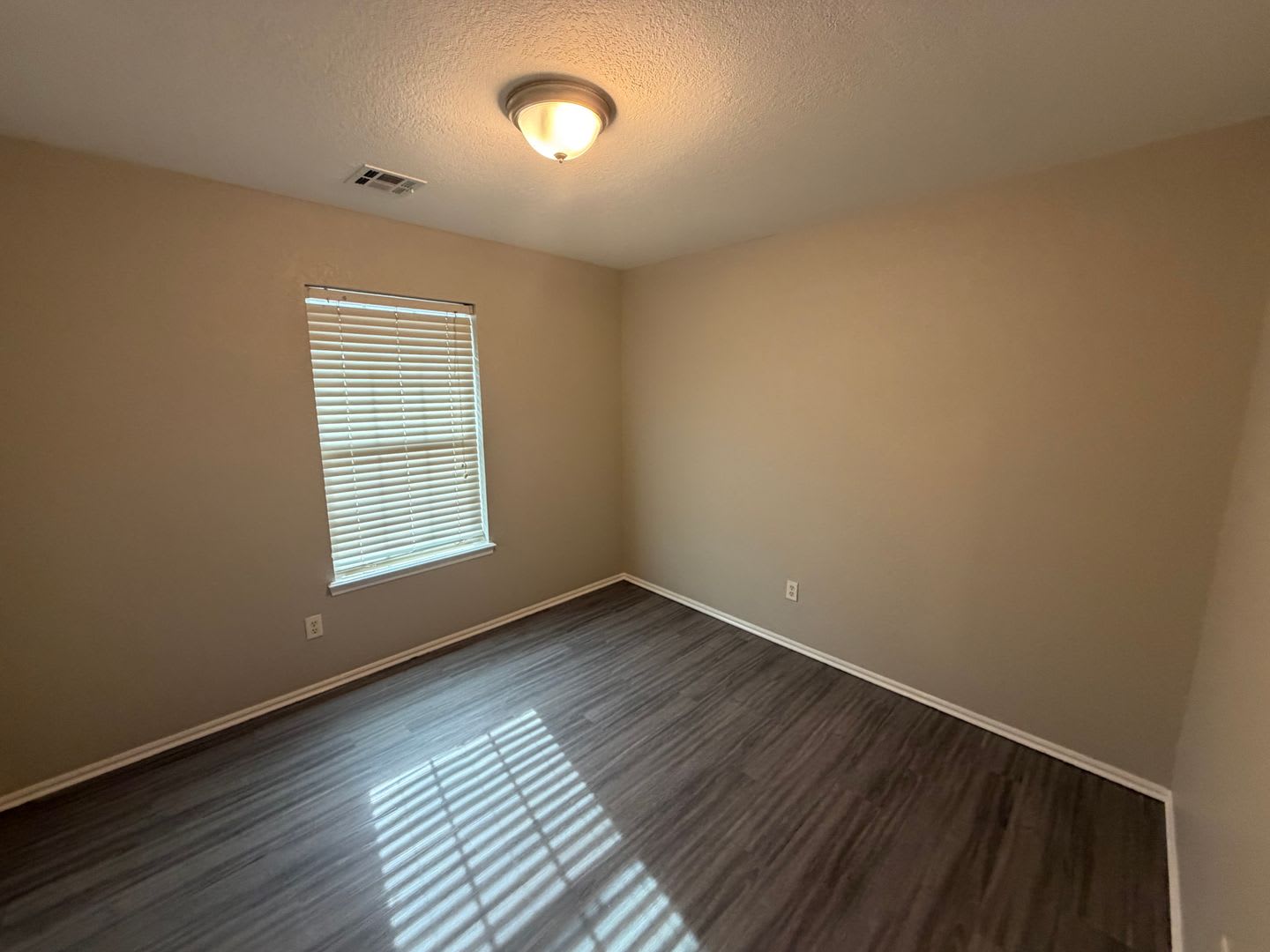 Charming 3 Bed 2 Bath Home in Del City – photo 4
