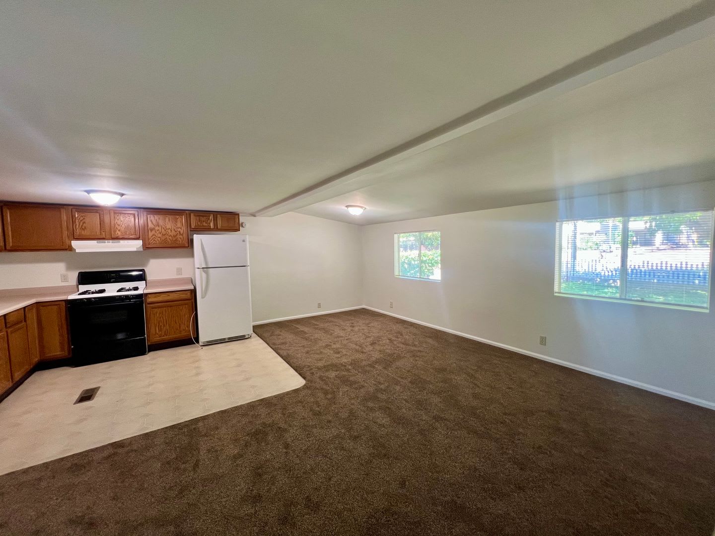 Unfurnished, 1-Year Long-Term Rental – photo 4