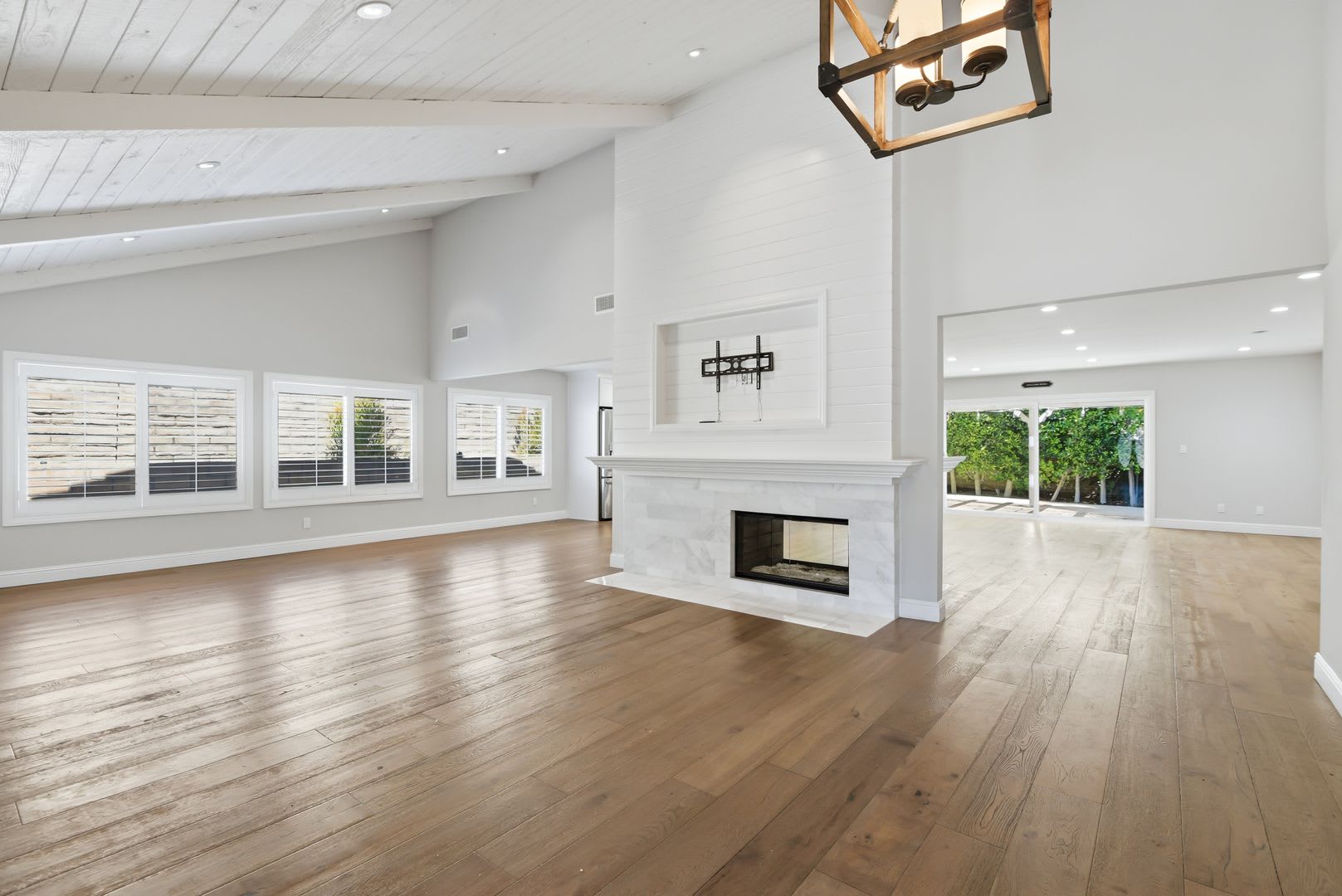 Fully Remodeled 4 Bed + 2.5 Bath Home in Desirable Westlake Hills! – photo 4