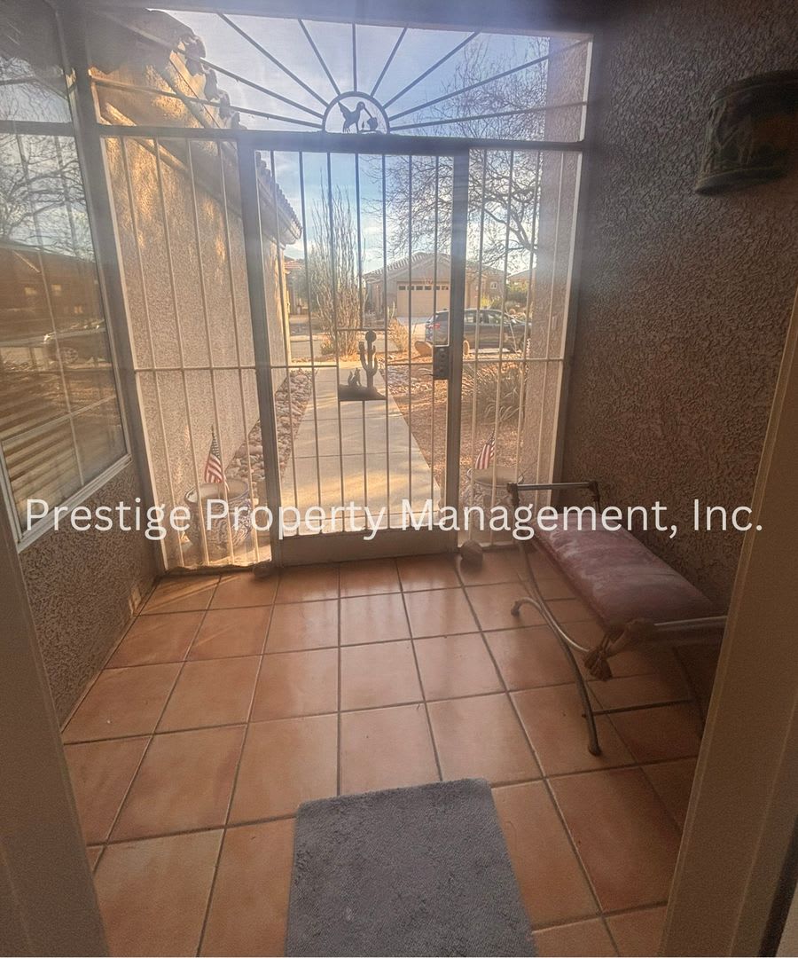 Gorgeous 55+ community home located in Heritage Highlands at Dove Mountain!!! – photo 2