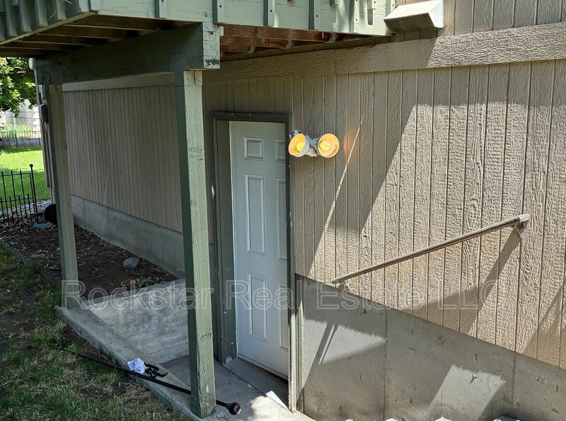 823 E Bismark Ave – photo 4