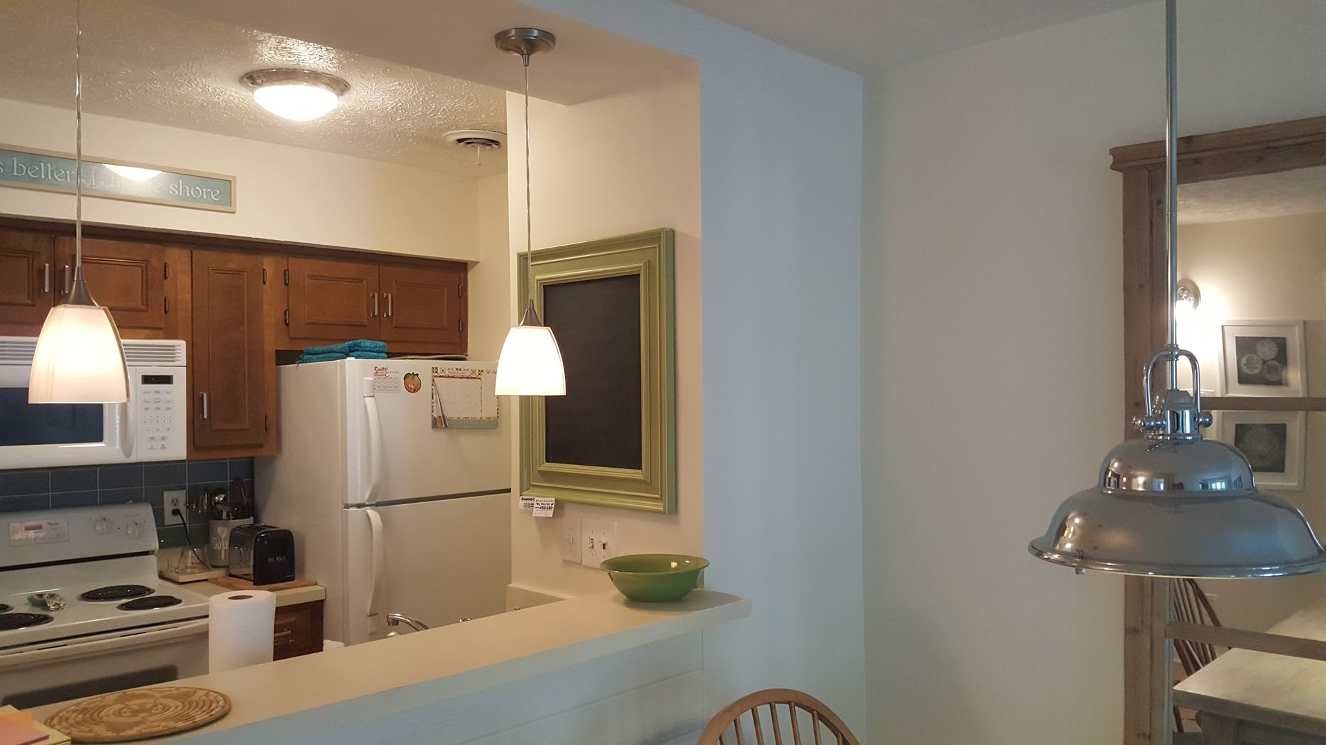 Beautifully Furnished 1 Br 2Nd Floor Condo – photo 3