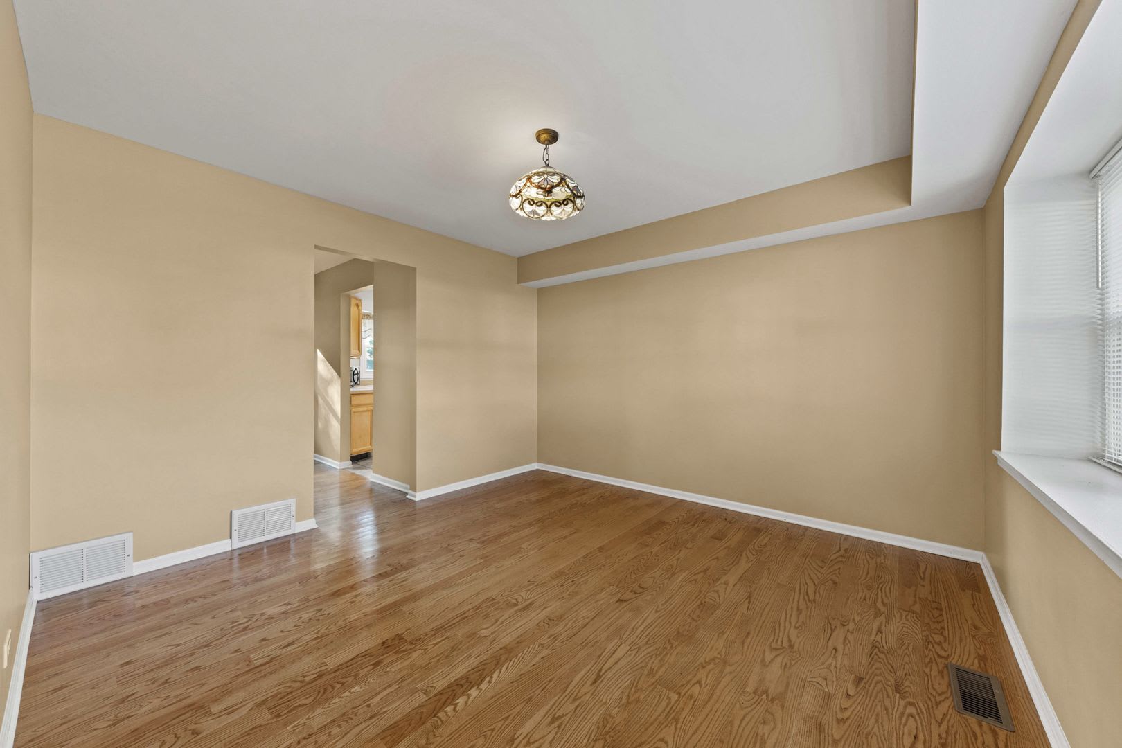 Buffalo Grove 4 Bedroom located in the Stephenson School District! – photo 5
