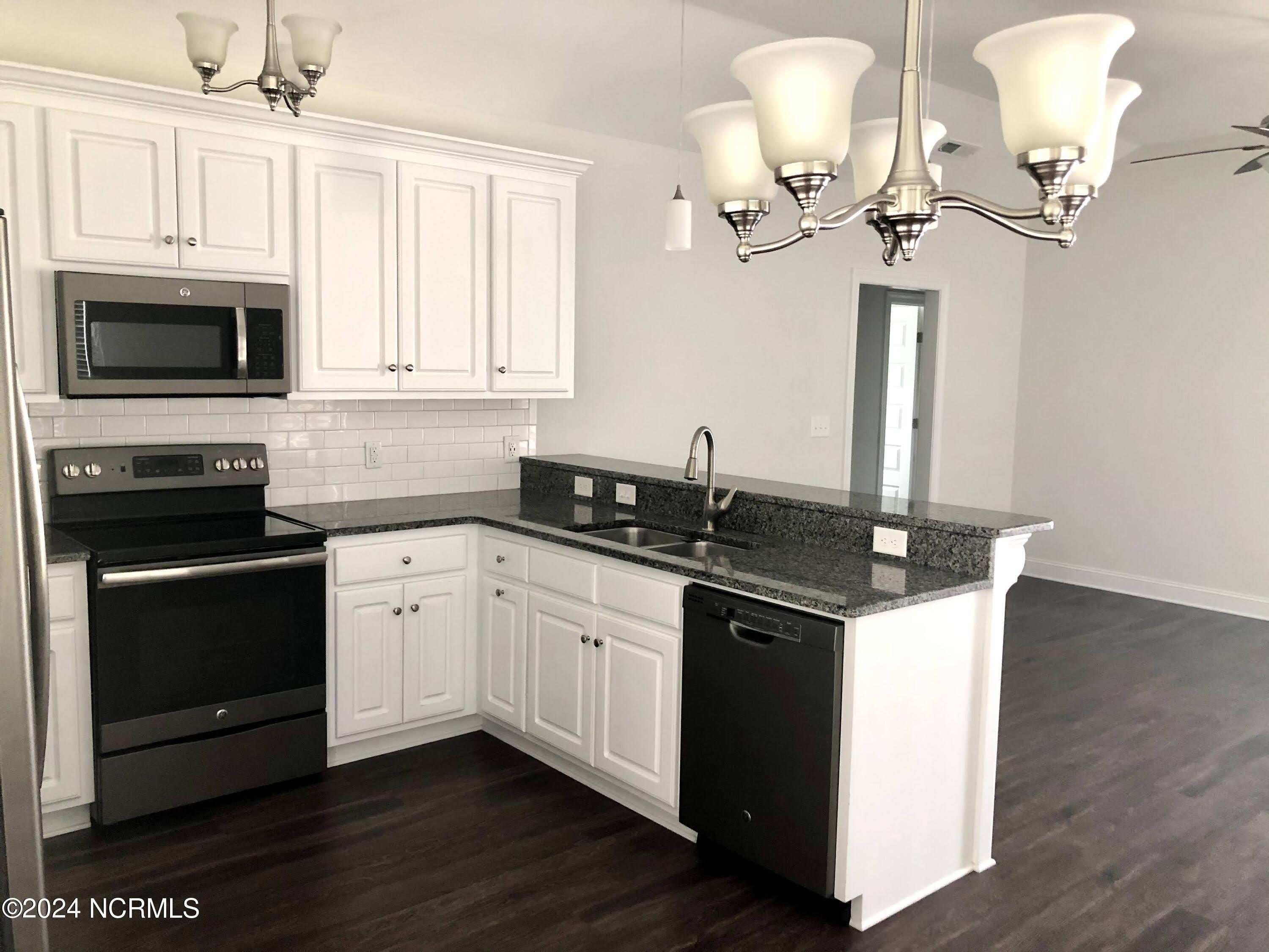 733 Seneca Court – photo 2