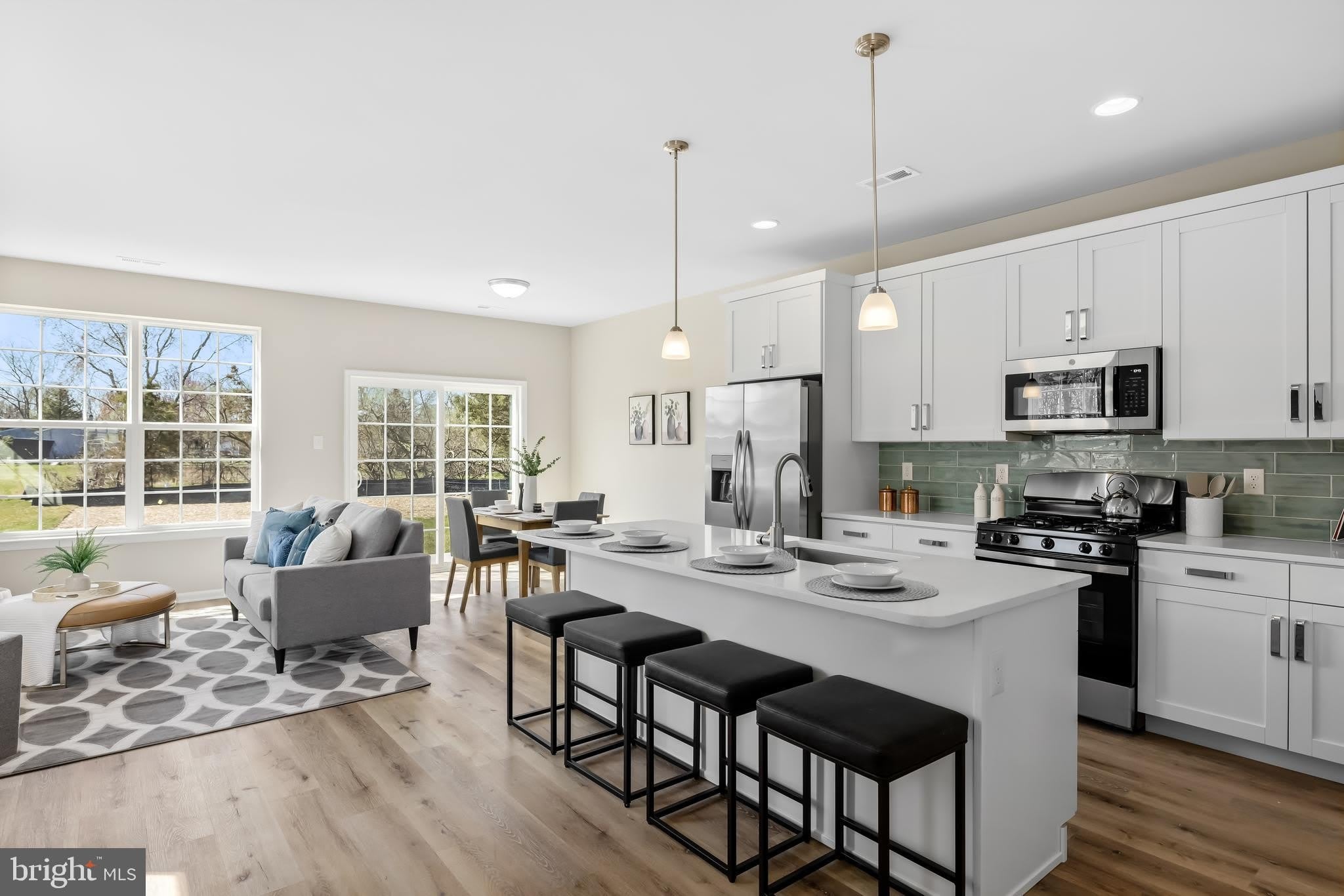 385 N TUCKAHOE Road – photo 4