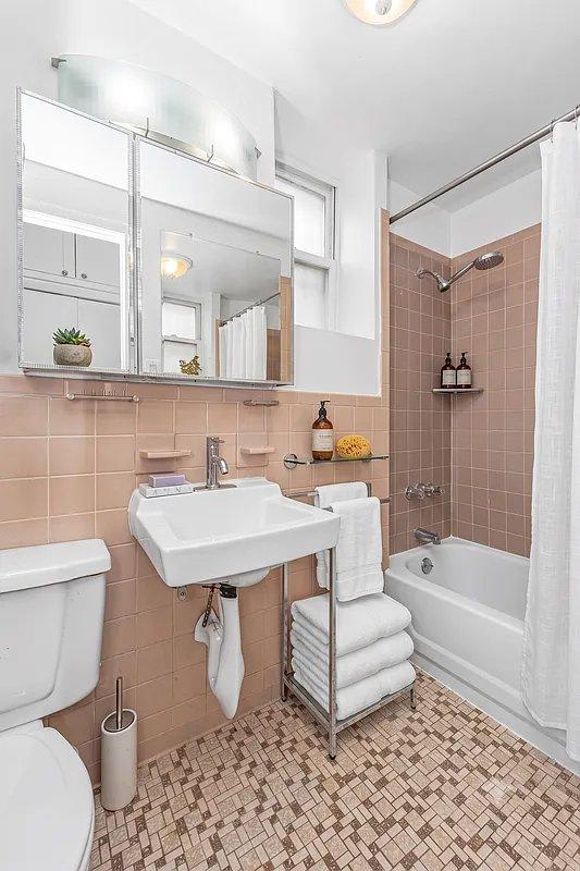 318 West 36th Street – photo 4