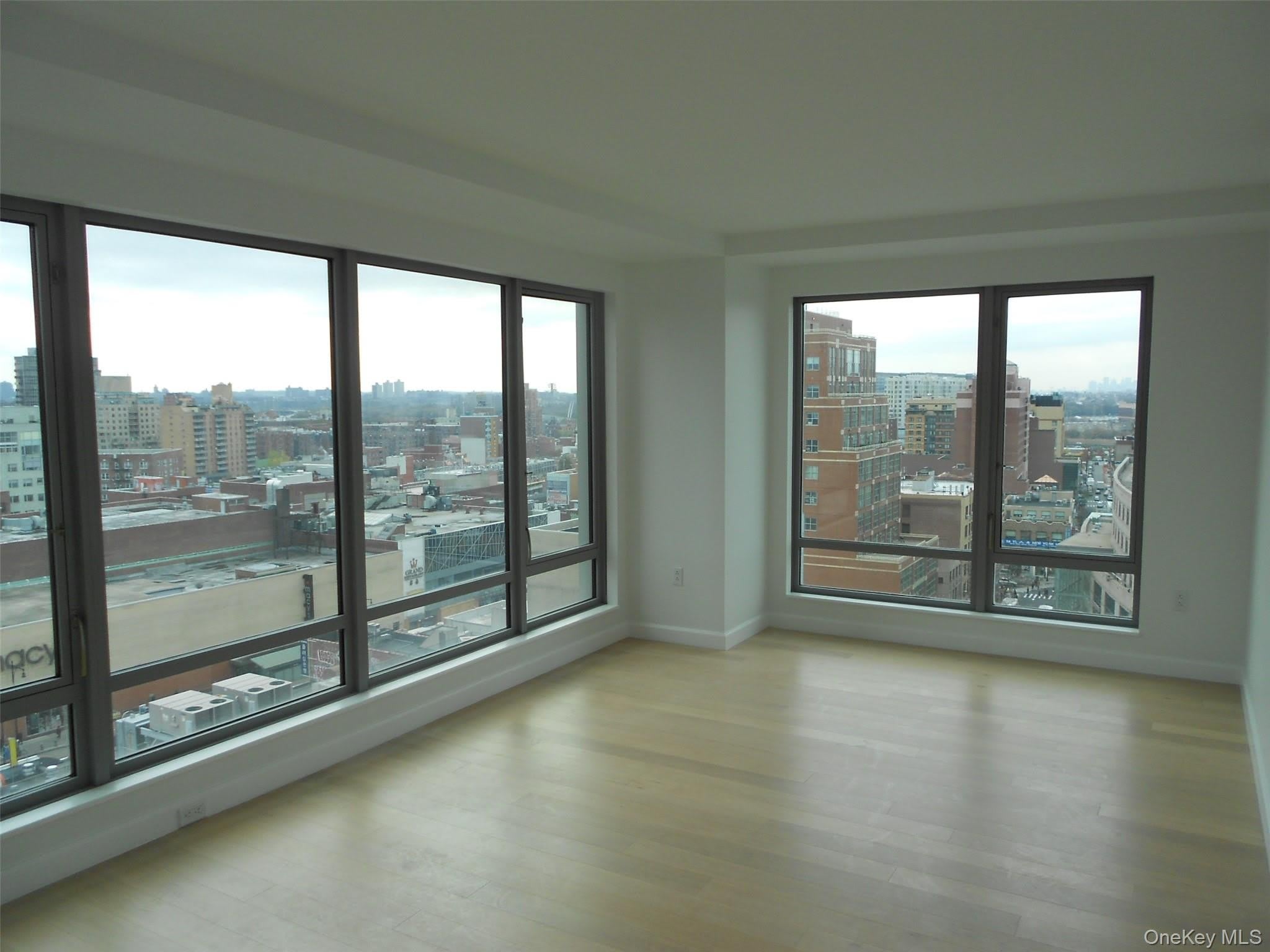 138-35 39 Avenue – photo 2