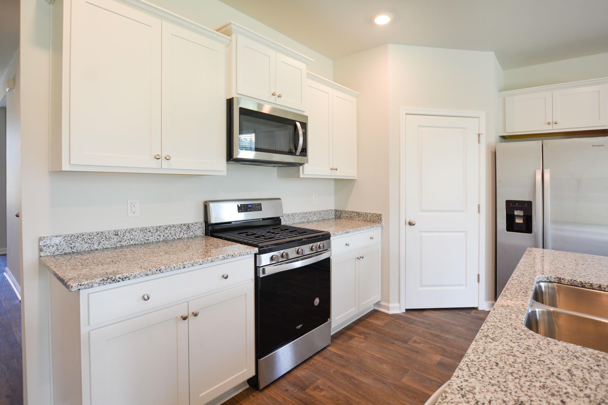 411 Zenith Blvd – photo 5