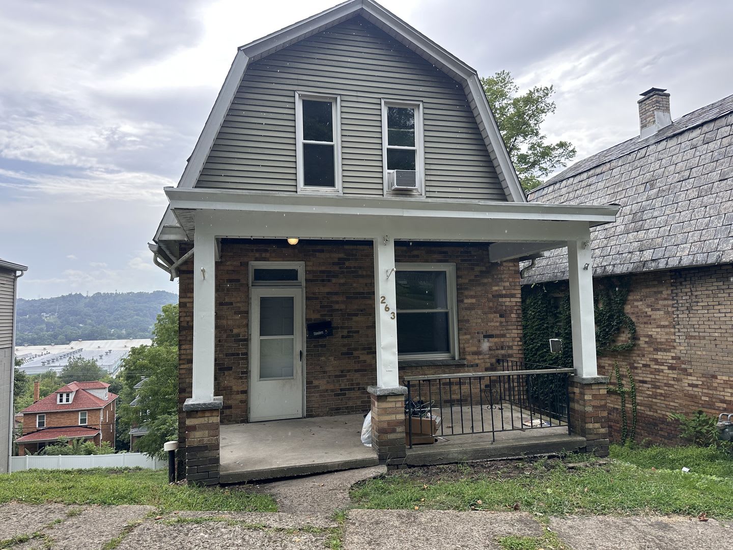 Charming 2-Bedroom Home in Ambridge – Convenient Location! – photo 3