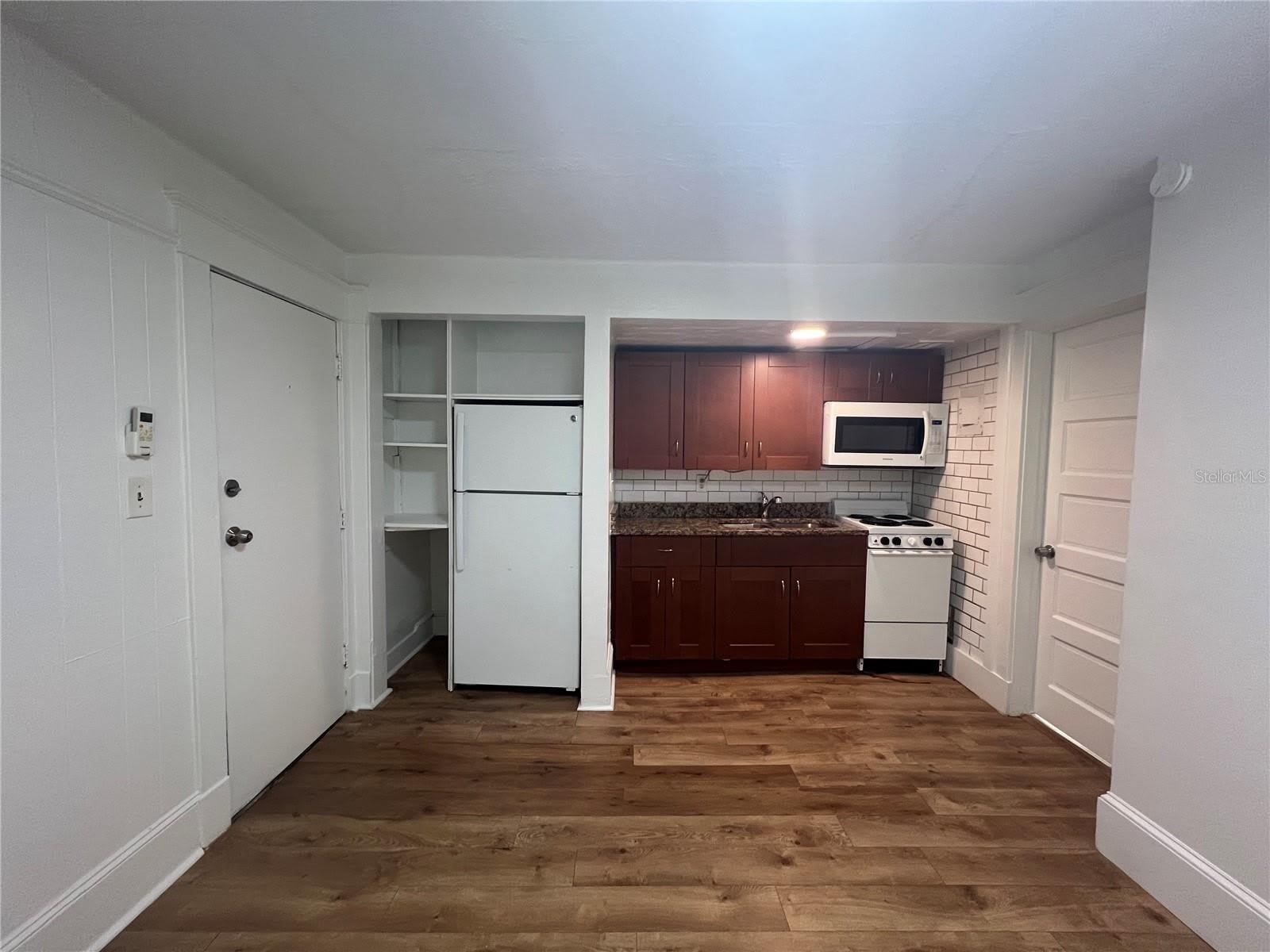 510 E JACKSON ST – photo 3