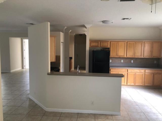 147 Kensington Way – photo 3