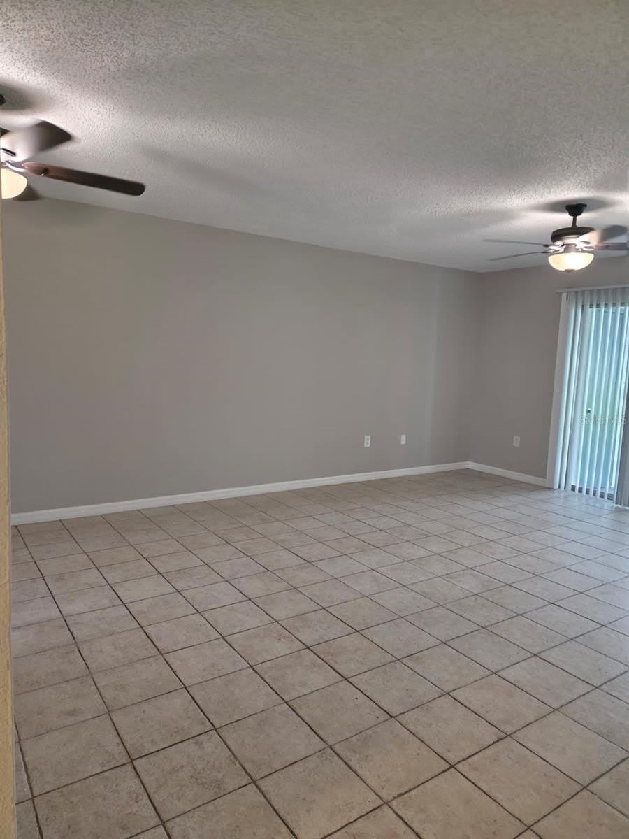 4203 S SEMORAN Boulevard – photo 5