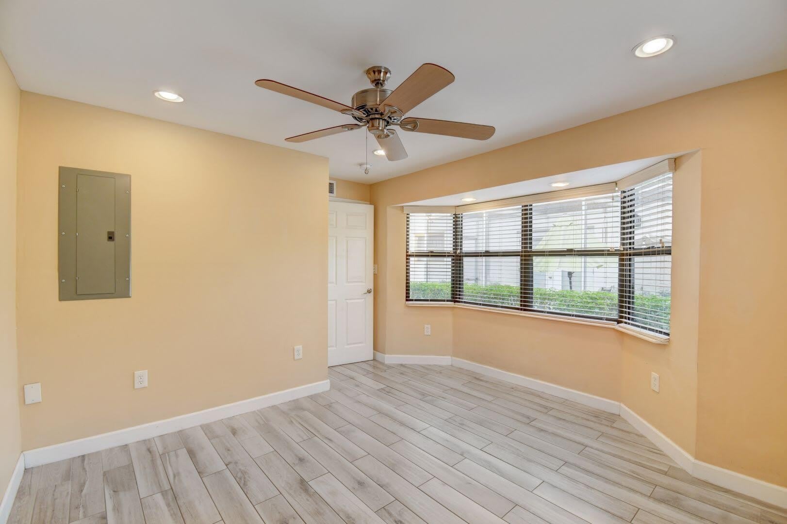 1316 DATE PALM Drive – photo 5