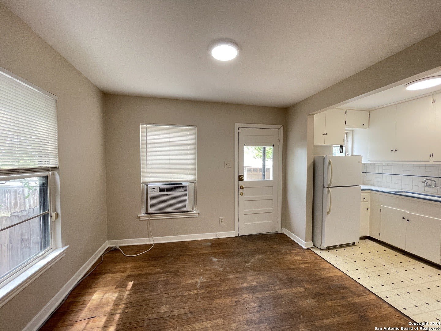 519 W LYNWOOD AVE – photo 2