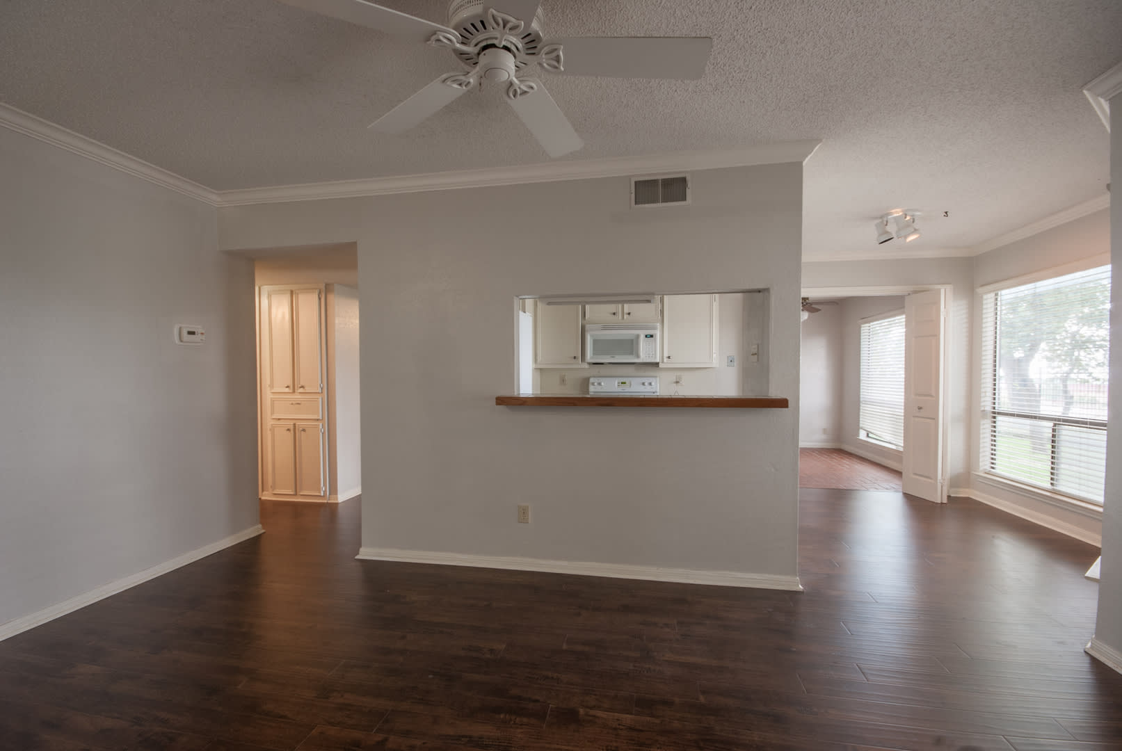 2 Bedroom / 2 Bath Condo Off of Far West – photo 4
