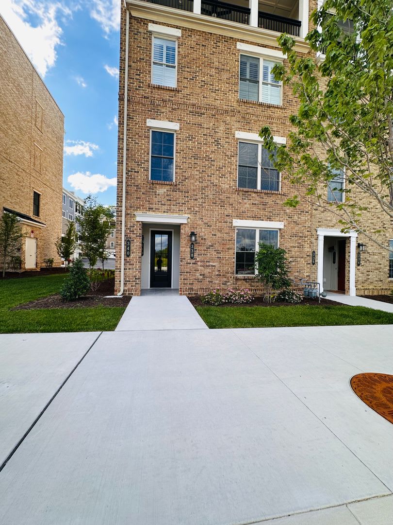 Modern 3 Bedroom, 2.5 Bath Townhouse – photo 1
