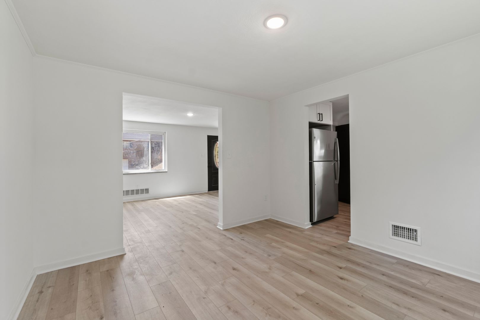 READY FOR MOVE IN! Don't miss this RENOVATED 2 bedroom in BEECHVIEW! – photo 4