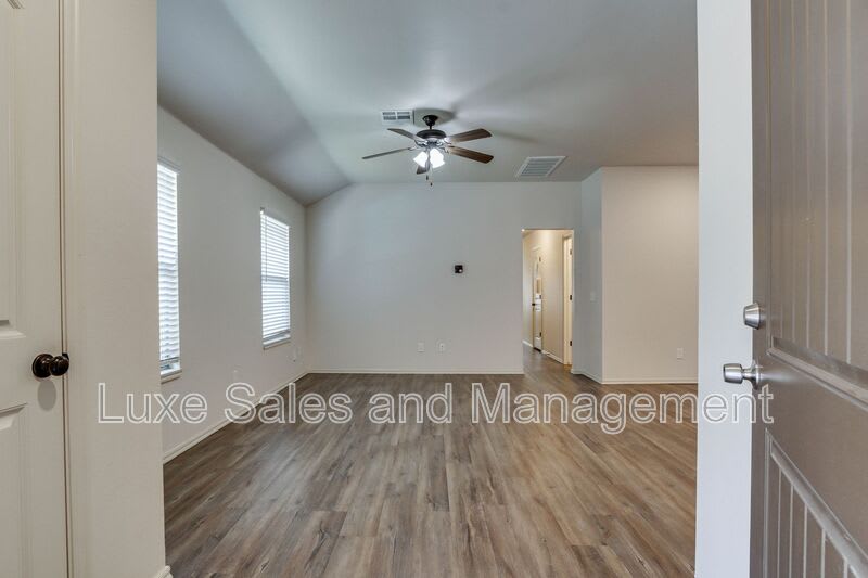 437 Chalk Hill Ct – photo 5