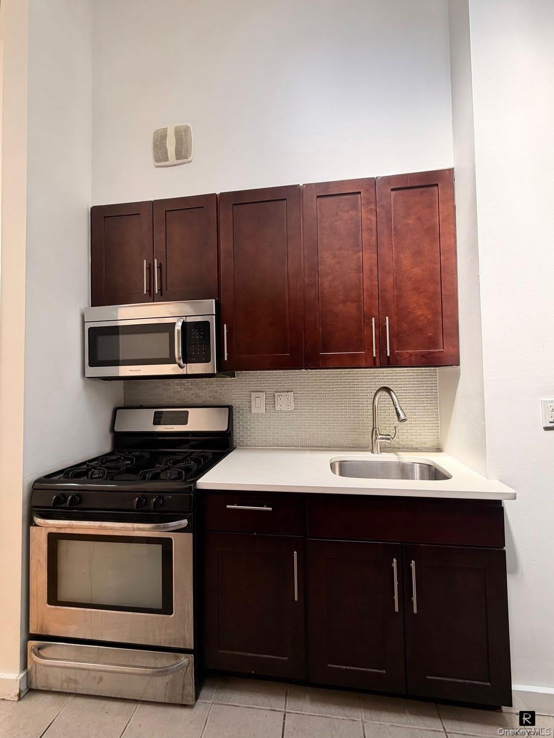 211 Wyckoff Avenue – photo 4