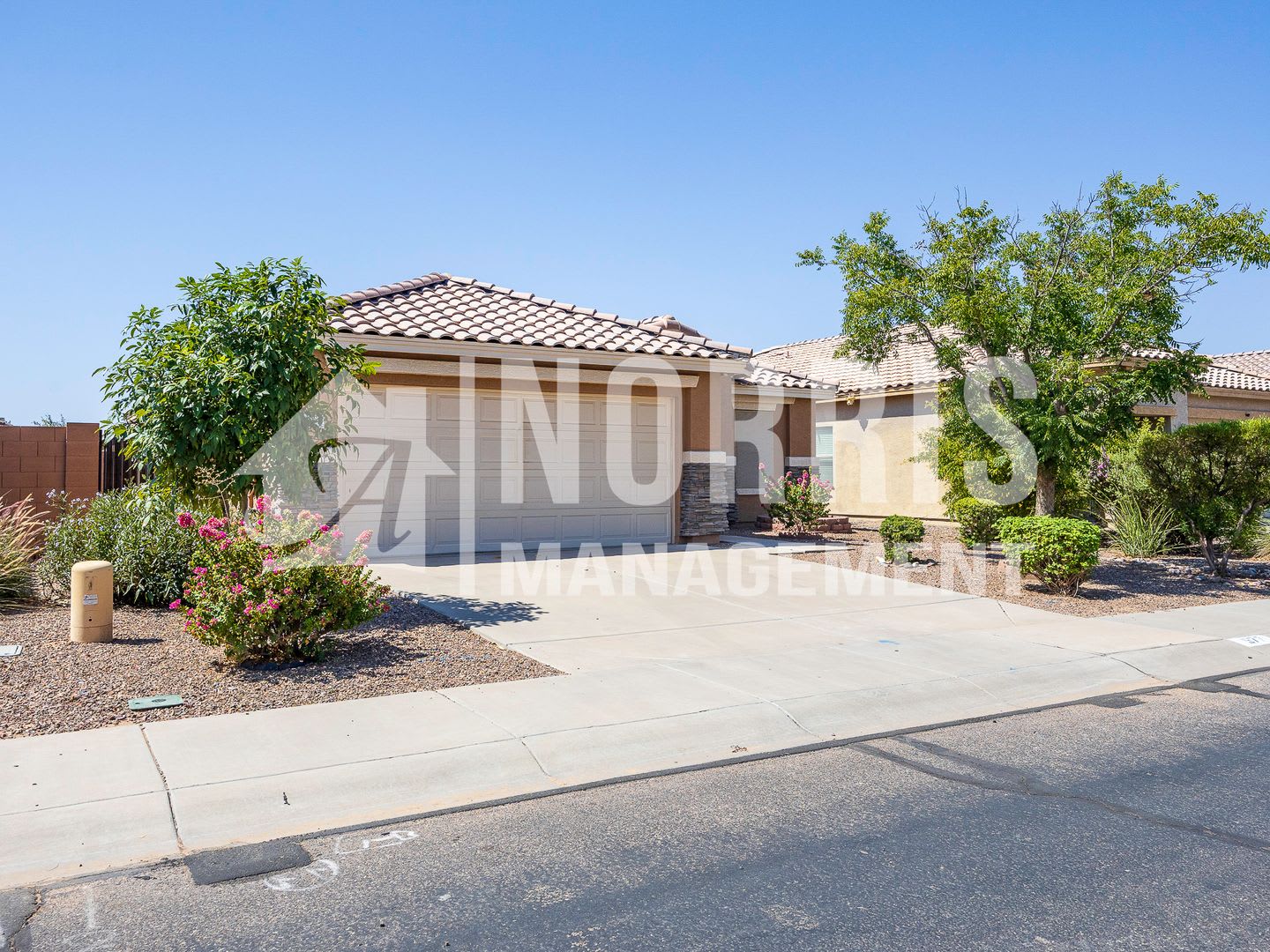 Beautiful Remodeled Home with 3 Rooms – photo 2