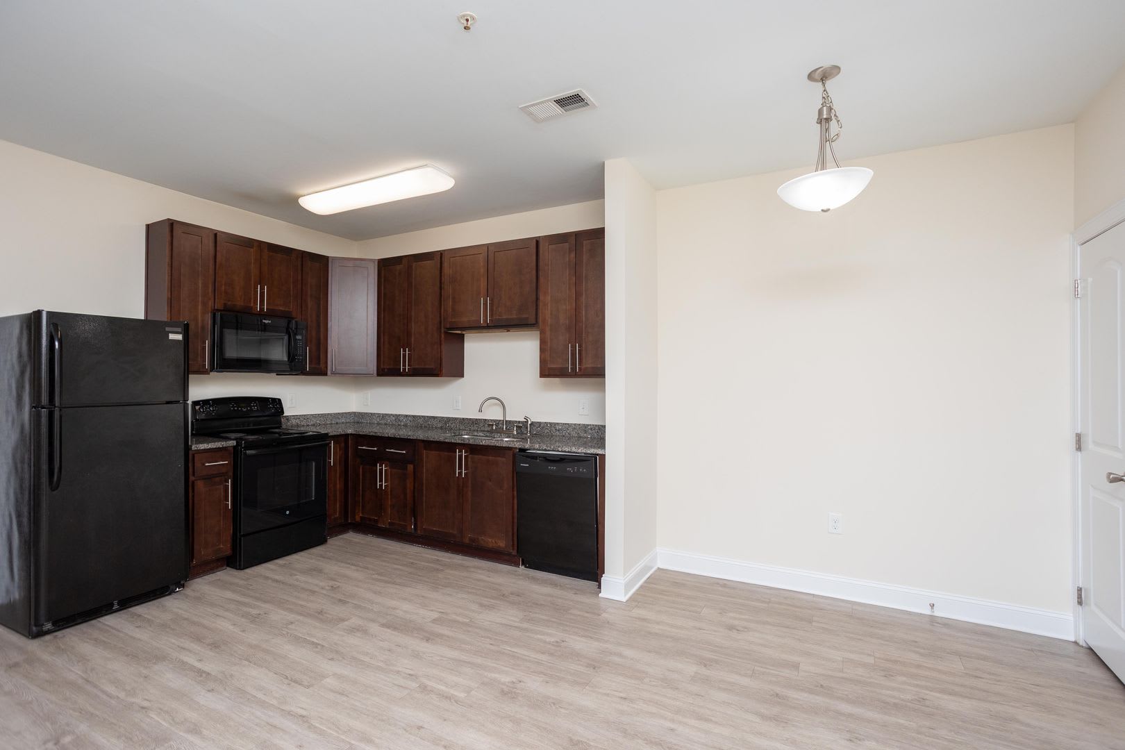 2 Bedroom 2 Bath Apartment For Rent – photo 3