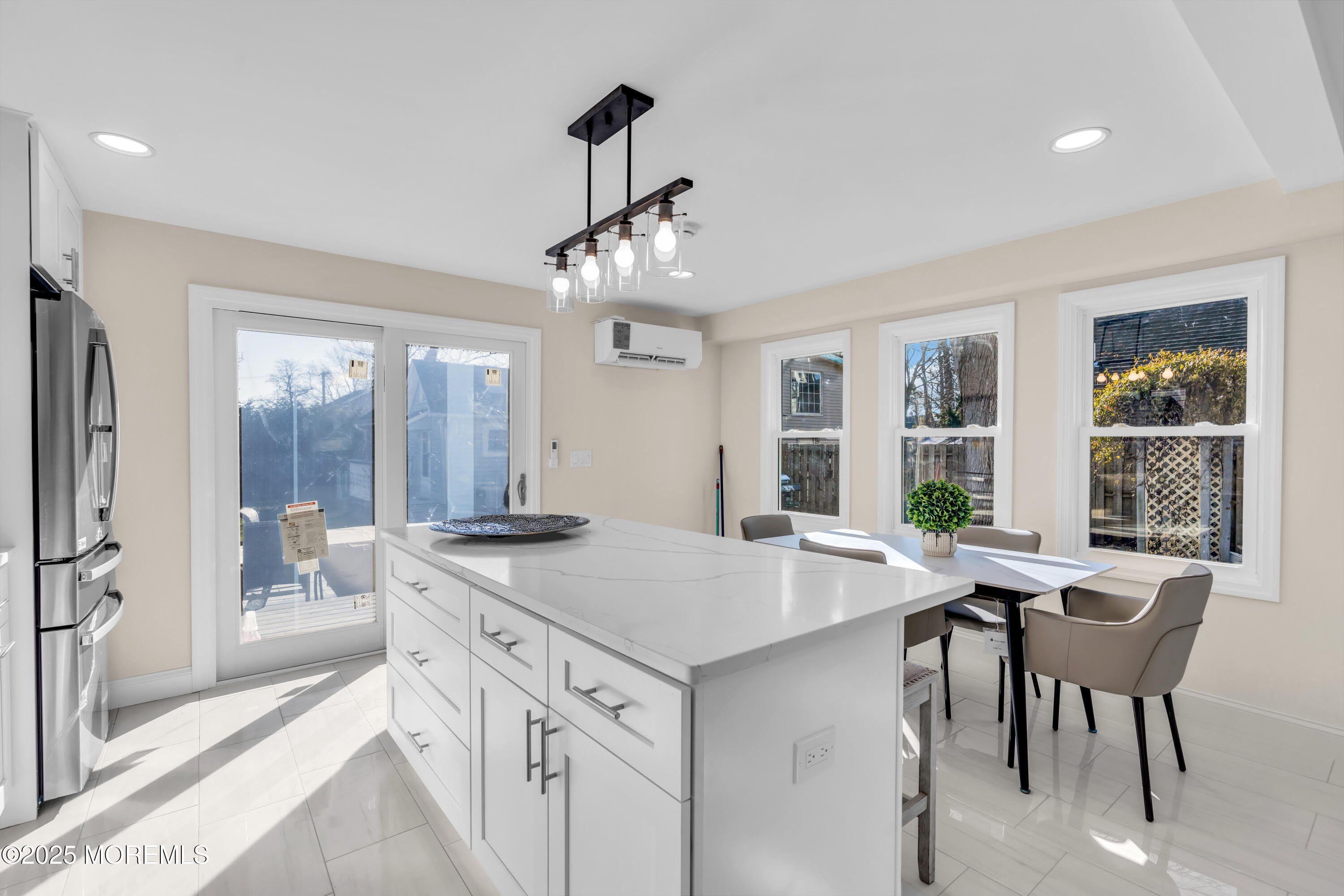 814 Dunlewy Street – photo 4