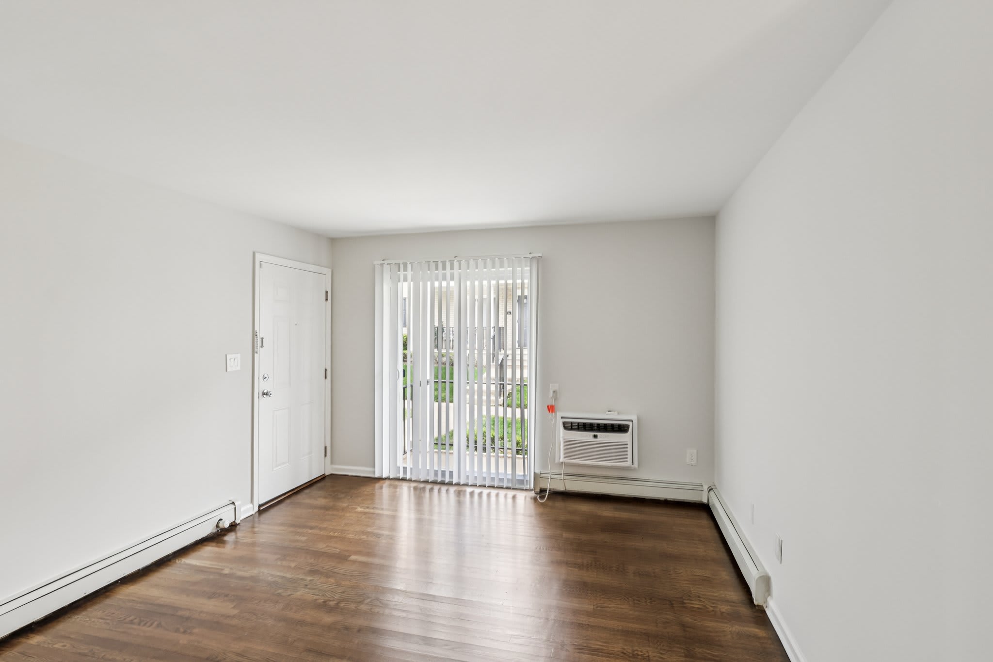 Queens Gardens Apartments – photo 4