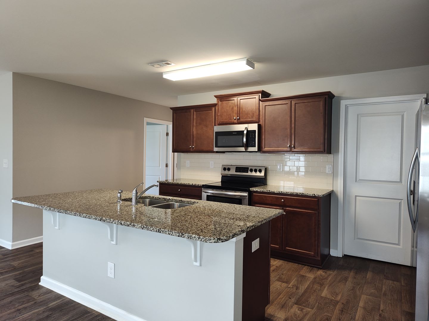 Spacious 5 Bedroom, 3 Bath Home located in Trinity at Northlake – photo 5