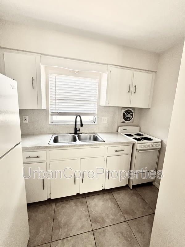 321 24th Ave N – photo 4