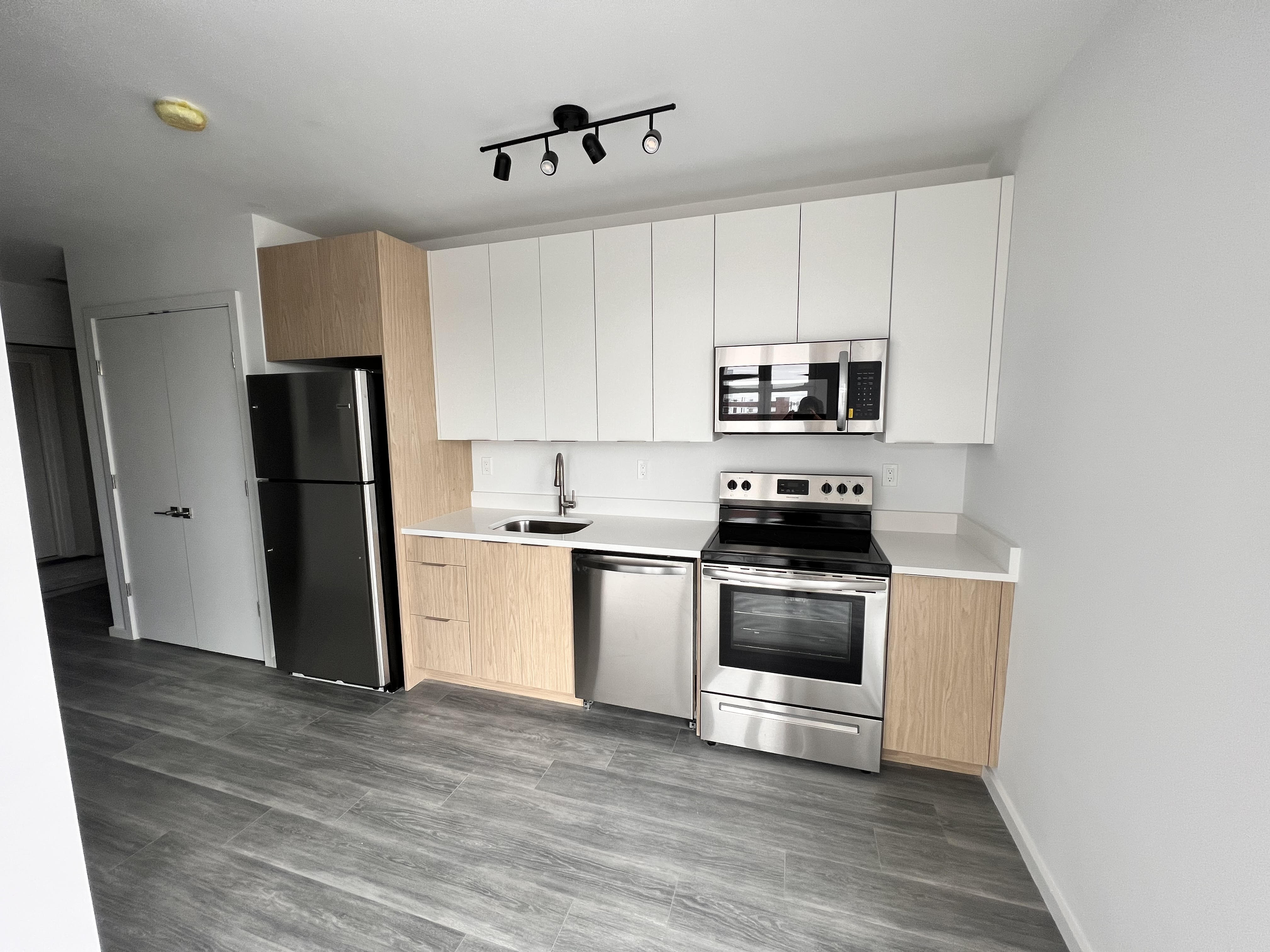 160 Middlesex Street – photo 1