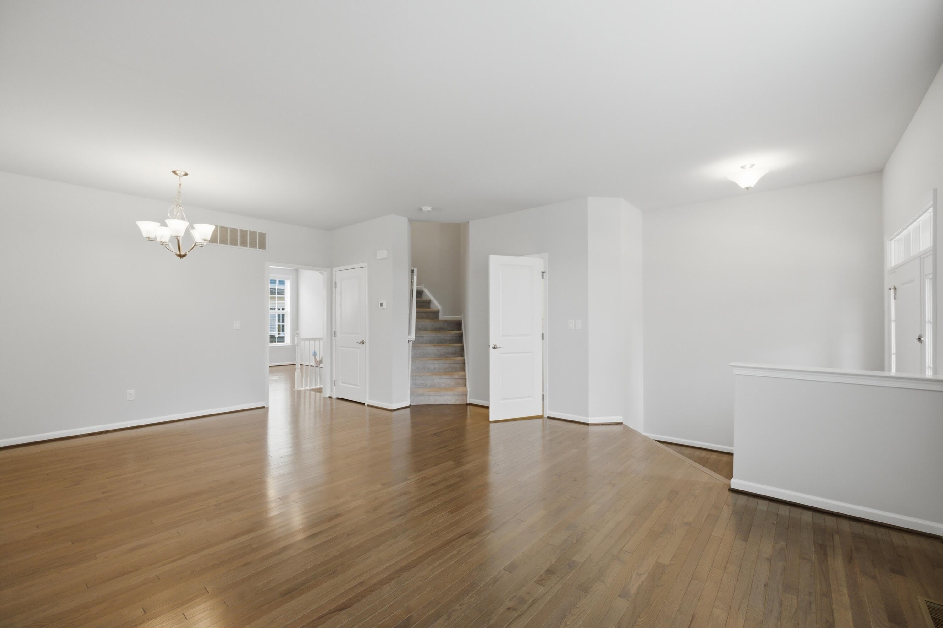 2780 Ashcombe Drive – photo 4